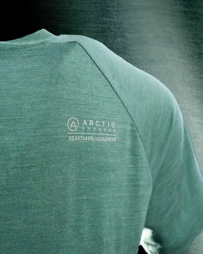 Produktbillede af Blå merinould t-shirt ryglogo