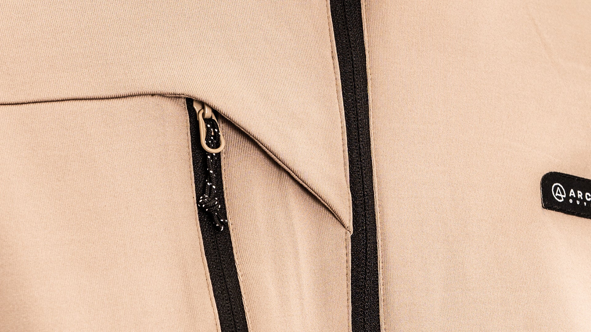 Closeup af lynlås ved bryst på Pyrenæerne Fleece