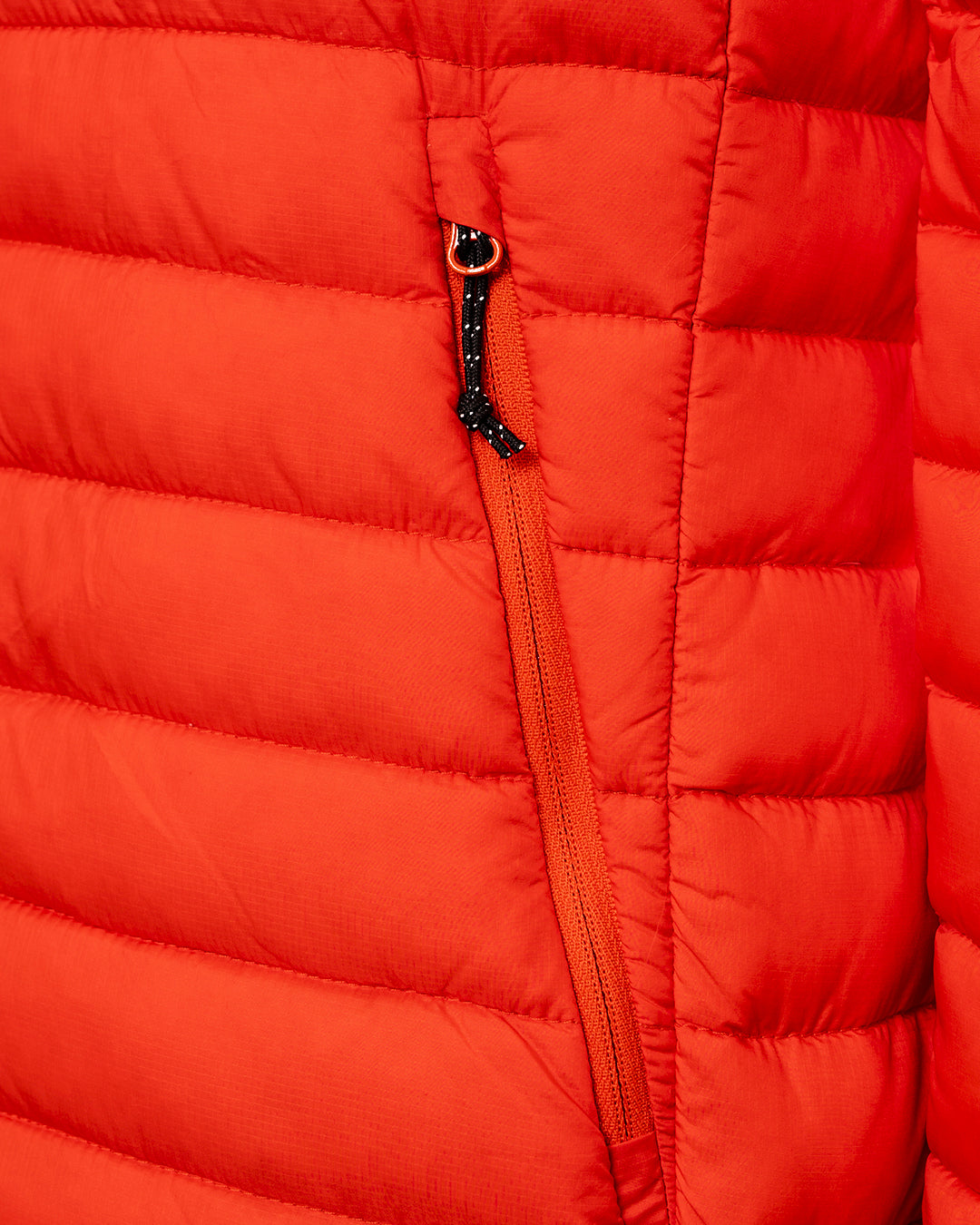 produktbillede af camino dunjakke i rød lomme med lynlås